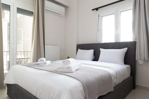 Bed, Photo of the whole room, Bedroom, towels, air conditioner
