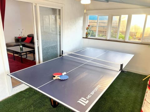 Beach getaway 12min Hot tub Fenced patio & Games House in Saint Augustine