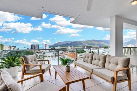 Day, View (from property/room), Balcony/Terrace, Balcony/Terrace, Seating area, City view