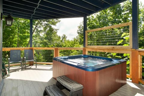Gatlinburg's Getaway: View, Hot Tub, Theater, MORE House in Gatlinburg