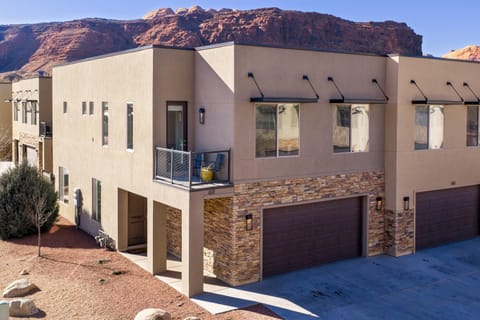 Property building, Day, Mountain view