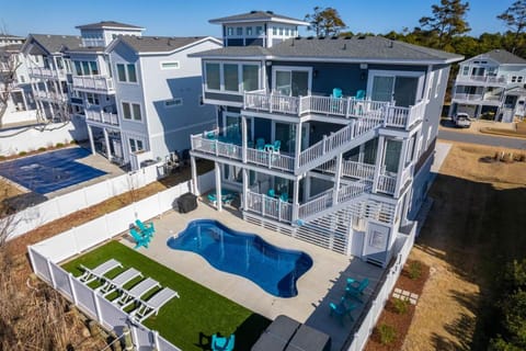Property building, Patio, Communal lounge/ TV room, Spring, Day, View (from property/room), Balcony/Terrace, Evening entertainment, Pool view, Swimming pool, sunbed