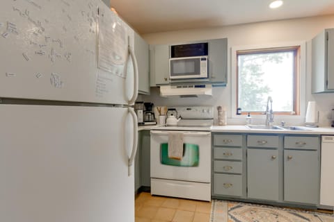 Indoor Hot Tub Sugarbush Retreat on Lincoln Peak House in Warren