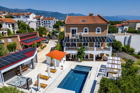 Property building, Bird's eye view, Swimming pool, Parking, sunbed