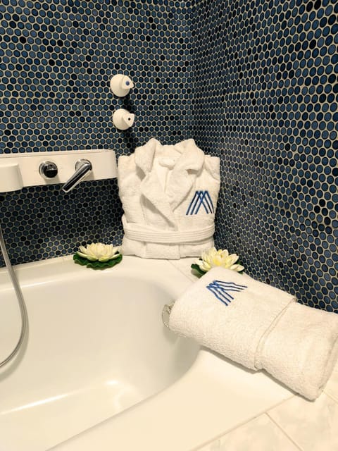 Bathroom, Bath, towels