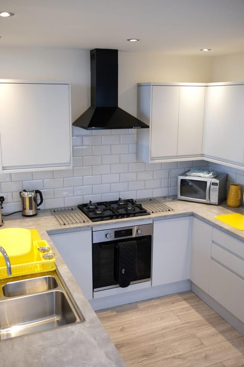 Coastal Retreat in Westward Ho! - 2 Bedrooms, Sea Views & Terrace House in Westward Ho