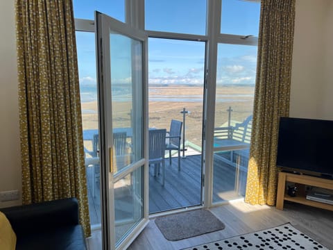 Coastal Retreat in Westward Ho! - 2 Bedrooms, Sea Views & Terrace House in Westward Ho