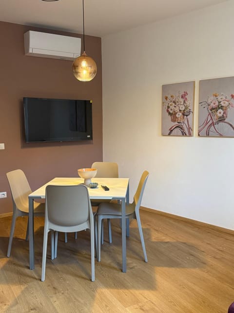 TV and multimedia, Living room, Dining area