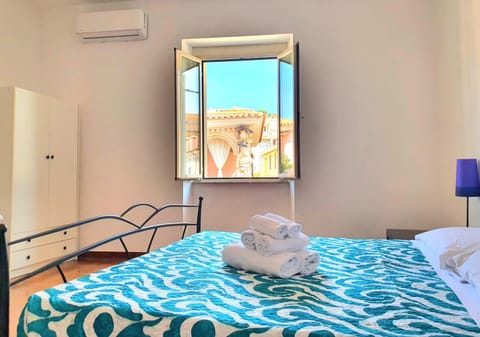 Bed, Bedroom, towels, air conditioner