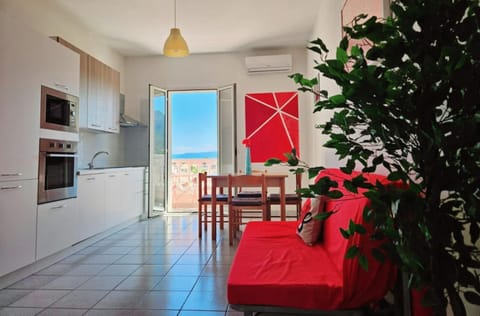 Kitchen or kitchenette, Dining area, oven, stove