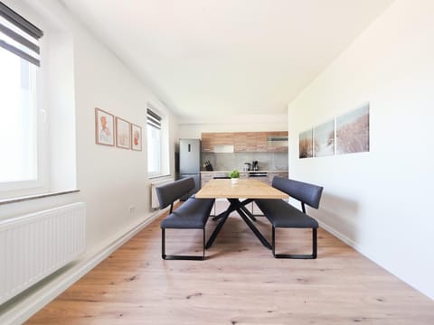 Dining area, heating, kitchen
