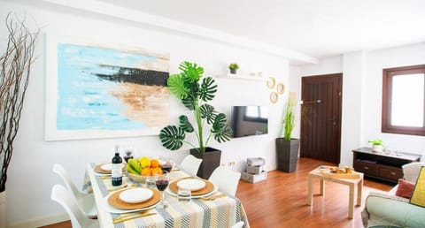 High-End Corner Stay with FREE Parking - Malaga Apartment in Malaga
