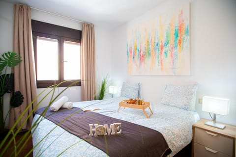 Minimalist Executive Stay with FREE Parking - Malaga Center Apartment in Malaga