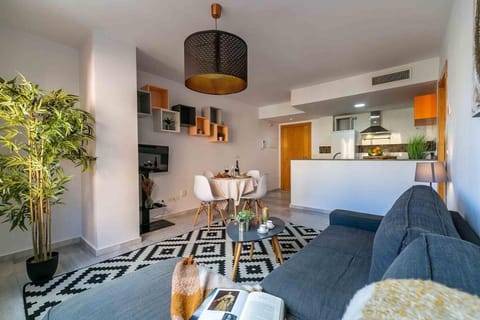 Luxury Executive Suite with prepaid Parking - Malaga Center Apartment in Malaga