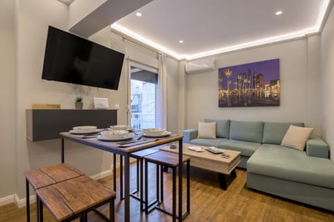 TV and multimedia, Living room, Seating area, Dining area, air conditioner