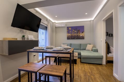 TV and multimedia, Living room, Photo of the whole room, Seating area, Dining area, internet, air conditioner