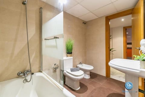 Premium Executive Apartment with prepaid Parking - Malaga Center Apartment in Malaga