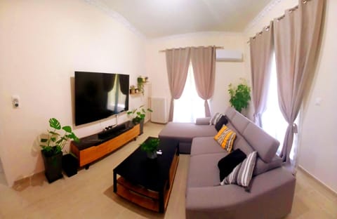 TV and multimedia, Living room, Seating area, Evening entertainment