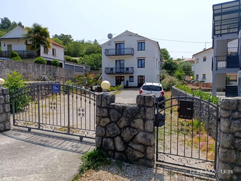 Property building, Location
