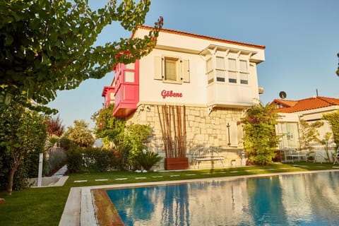 Facade/entrance, Garden, Decorative detail, Pool view
