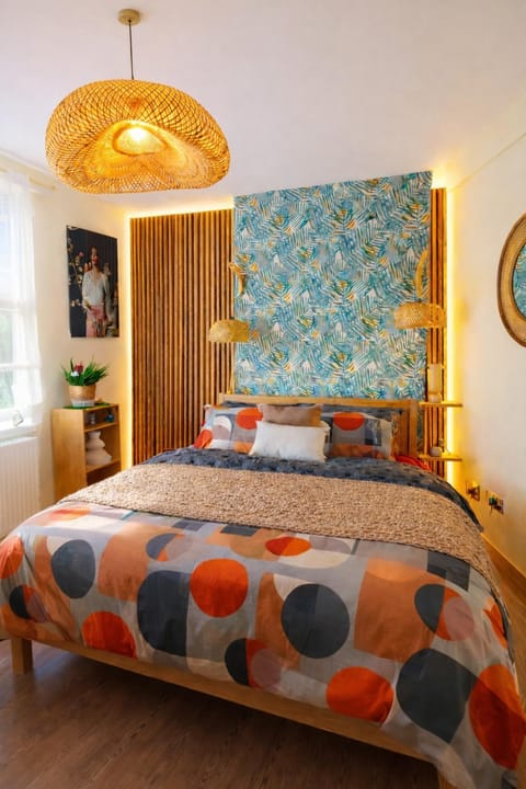 Bed, Photo of the whole room, Decorative detail, Bedroom