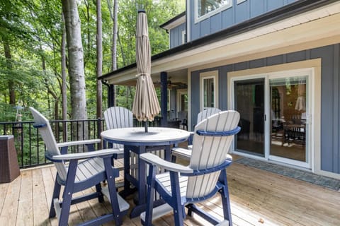 Property building, Patio, View (from property/room), Dining area