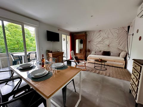 TV and multimedia, Living room, Dining area