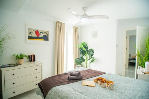 Luxury Sunset Boutique Stay - Fuengirola Beach Apartment in Fuengirola