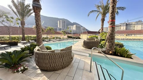 Day, Swimming pool, sunbed