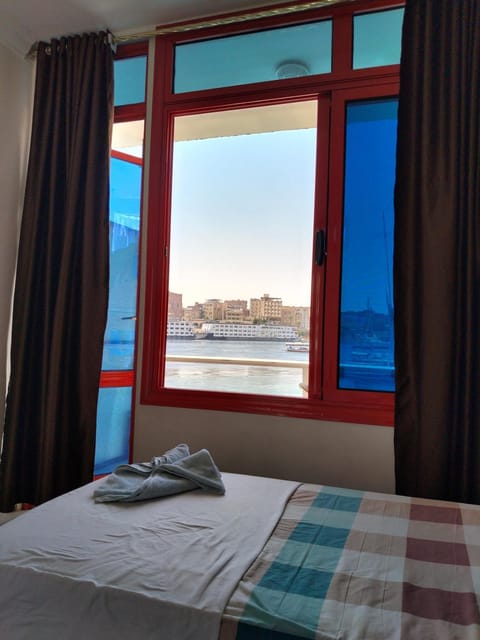 Bed, Bedroom, River view, towels