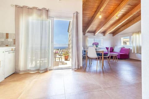 View (from property/room), Kitchen or kitchenette, Seating area, Dining area