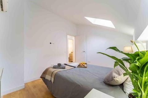 Luxury 7 Bdr Villa Terrace & Parking by TuriVida Apartment in Madrid