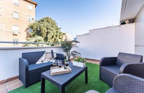 Luxury 7 Bdr Villa Terrace & Parking by TuriVida Apartment in Madrid