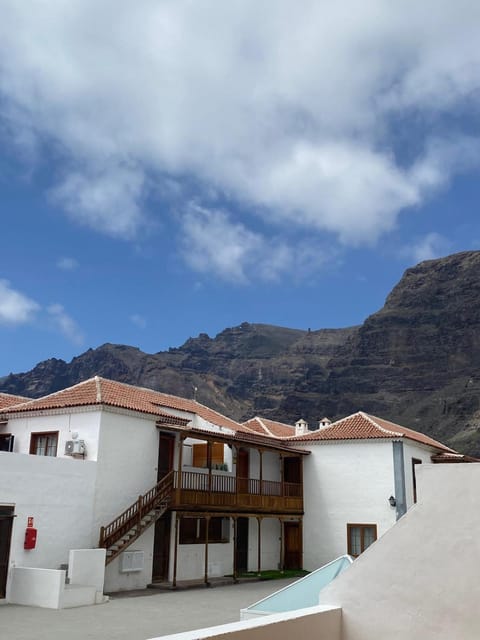 Property building, Day, Natural landscape, Mountain view