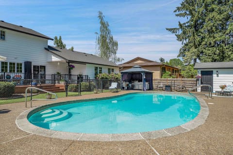 2 Mi to Dtwn Forest Grove Quiet Studio with Yard Apartment in Forest Grove