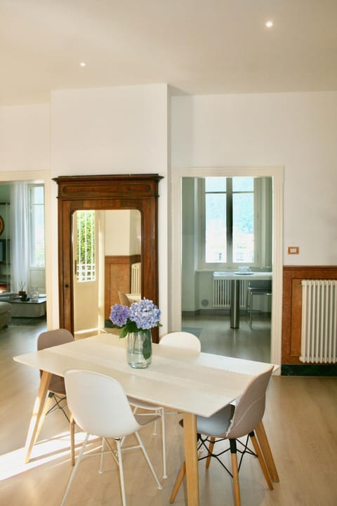 Living room, Seating area, Dining area, internet
