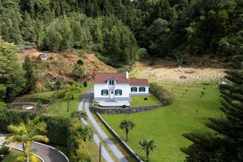 Property building, Natural landscape, Bird's eye view, Garden, Garden view