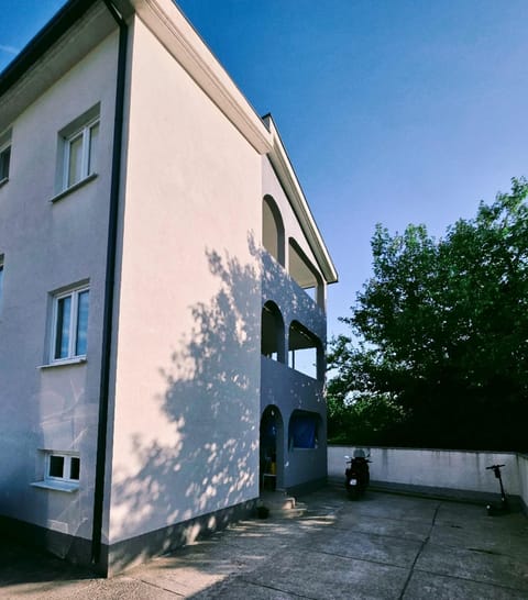 Property building, Day