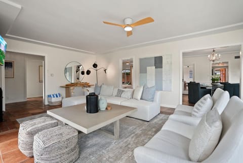 Stunning La Jolla Hideaway Close to Everything House in La Jolla