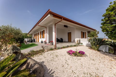 Property building, Garden, Balcony/Terrace, Garden view