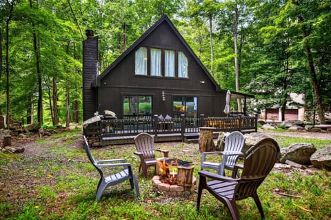 Property building, Day, Natural landscape, Seating area
