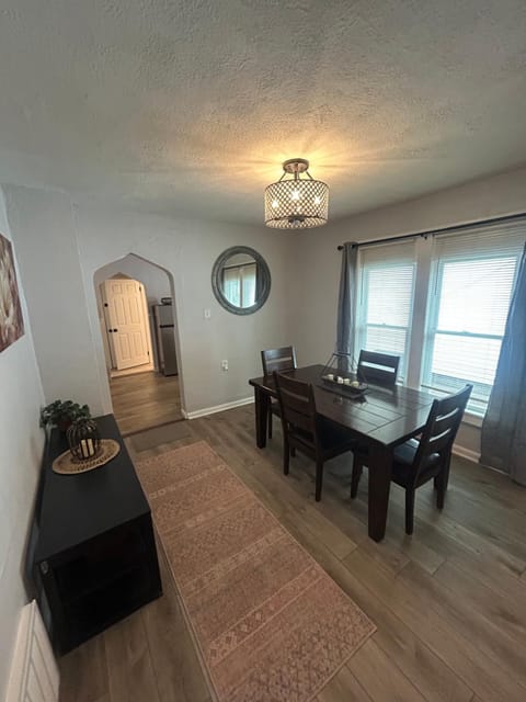 Gorge Side Getaway 3 Bedrooms House in Niagara Falls