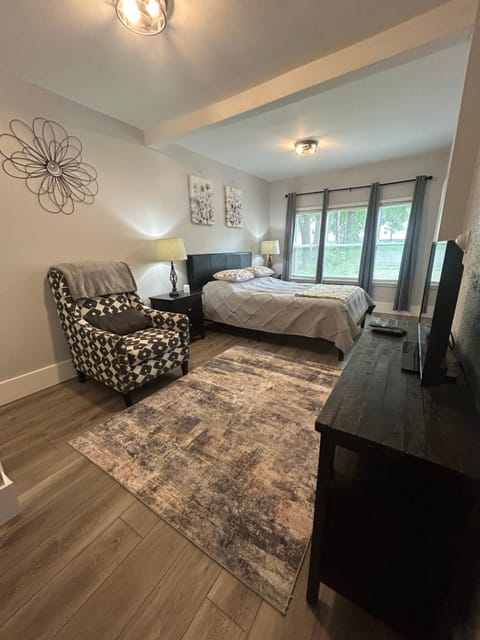 Gorge Side Getaway 3 Bedrooms House in Niagara Falls