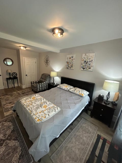 Gorge Side Getaway 3 Bedrooms House in Niagara Falls