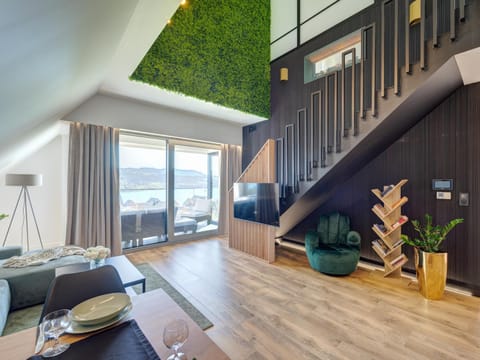 Communal lounge/ TV room, Living room, Seating area