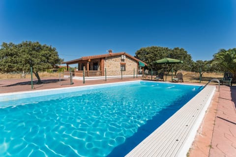 Property building, Day, Pool view, Swimming pool, sunbed
