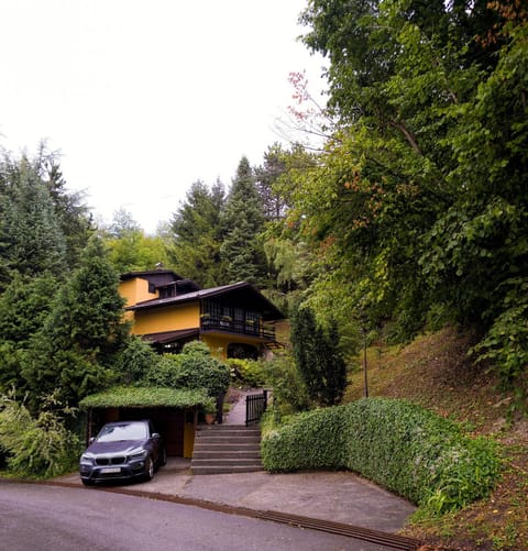 Property building, Day, Natural landscape, Parking