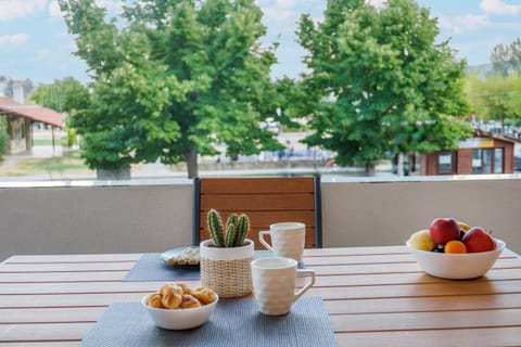 Balcony/Terrace, Lake view