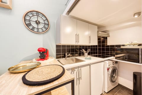 Kitchen or kitchenette, stove, washing machine