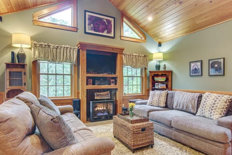 Wraparound Porch with Views Blue Ridge Mtn Gem! House in Mitchell County